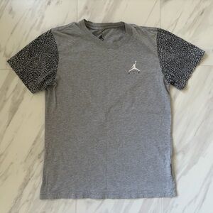 Nike Air Jordan T-Shirt Men’s L Gray W/ Jumpman Logo Elephant Print Sleeves